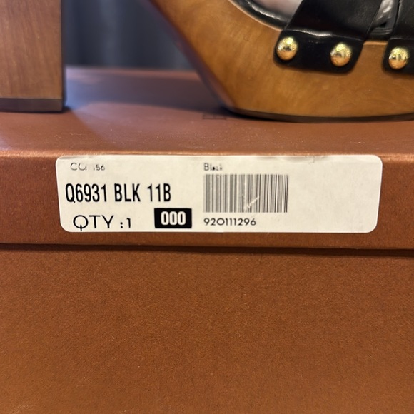 COACH BLK leather strappy sandals with 4 1/2” heel. Wood soles, GLD buckle. - Picture 4 of 4